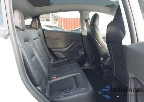 2021 Tesla Model Y Long Range Dual Motor All-Wheel Drive z USA, uszkodzony, nr VIN 5YJYGDEE9MF232047